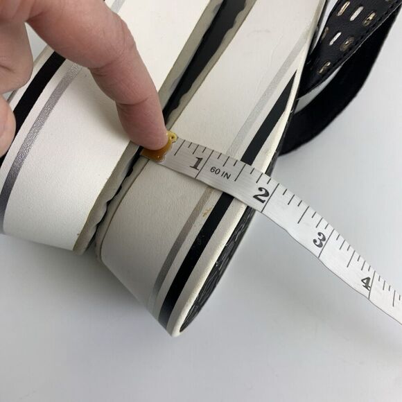 Clarks Liya Bevin Sandal Thong Slip On Low Wedge Black Metallic Cut Out Women 11 - Picture 12 of 15